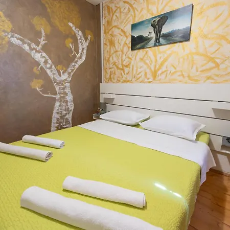 Turina Apartament *